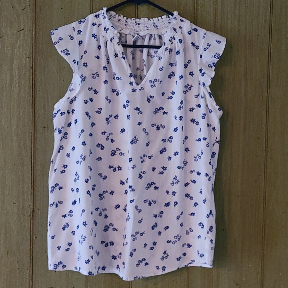 Old Navy white & blue floral cotton blouse